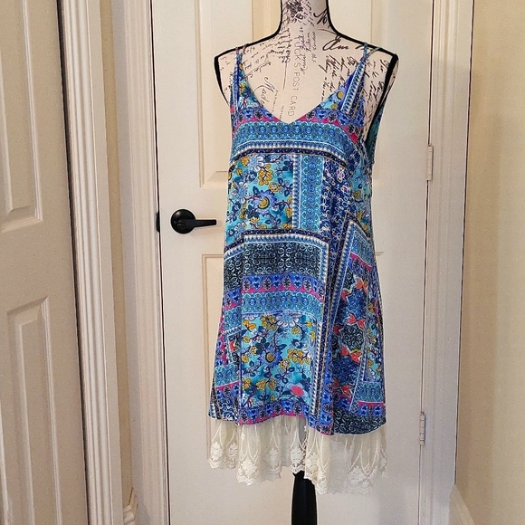 Umgee Dress with Lace underlay Hem - Picture 1 of 15